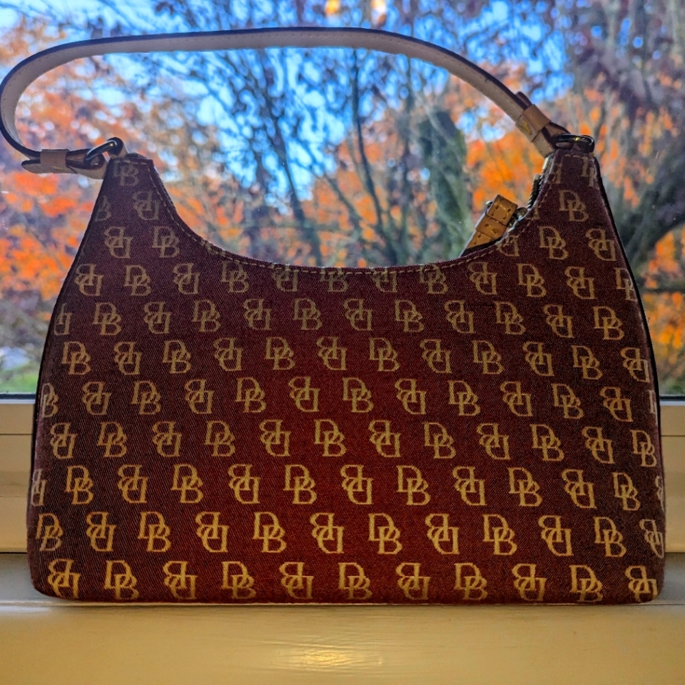 Signature fabric Dooney & Bourke shoulder bag